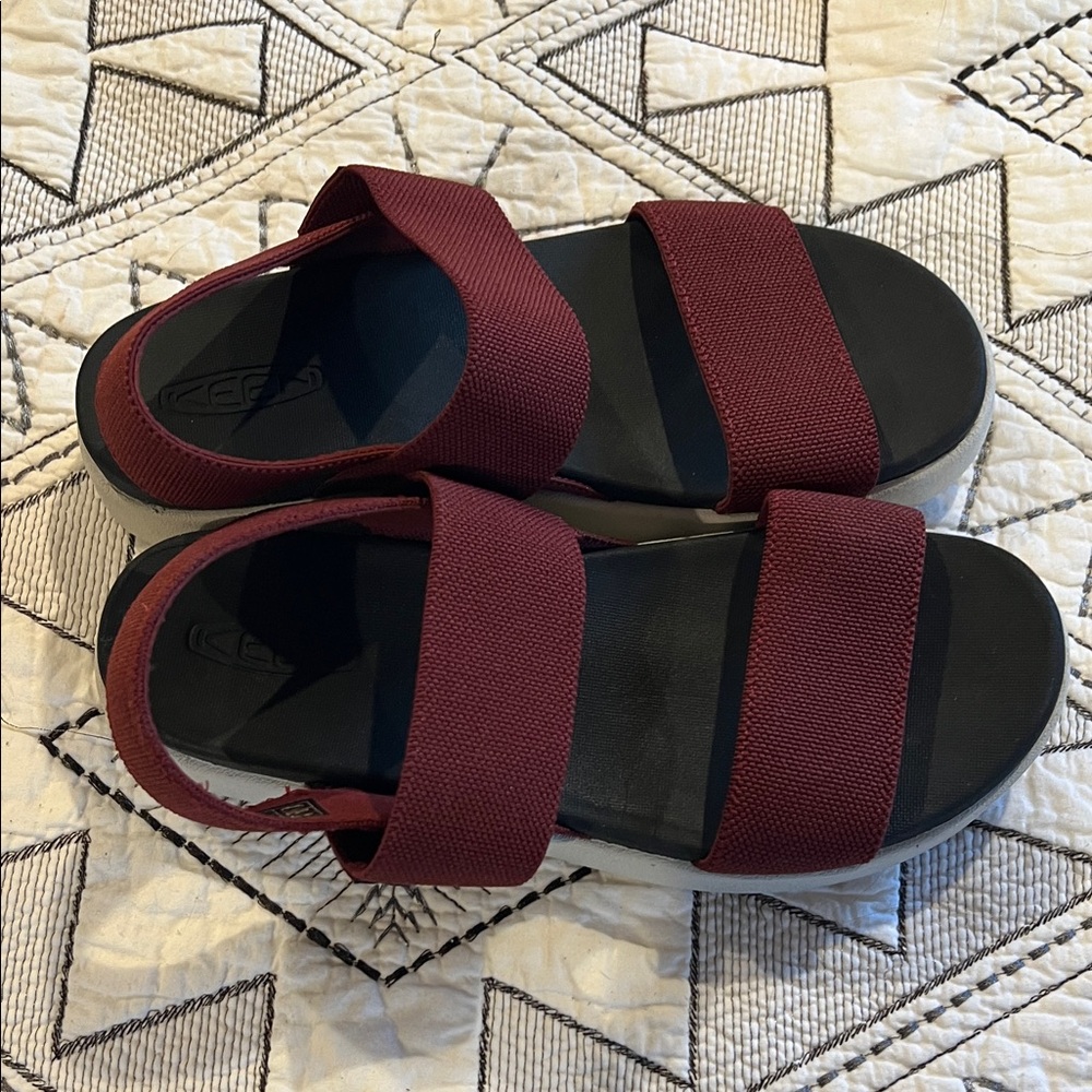 KEEN Elle Maroon Sandals
